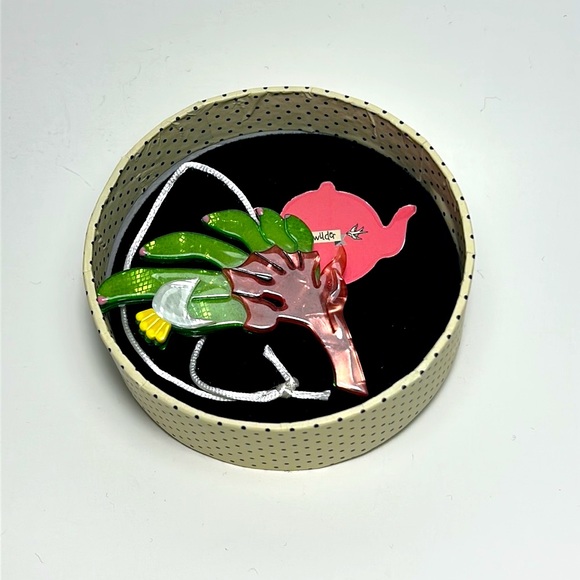 Erstwilder Bouncing Botanical Brooch - Picture 3 of 11